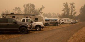 Periódico nacional comparte fotos de un campamento adventista durante los incendios