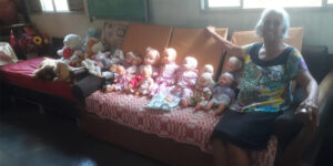 Adventist Grandmother Fixes Dolls to Give Away to Underprivileged Children