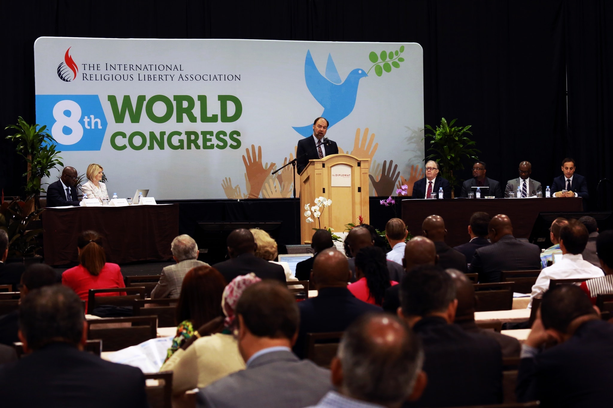 IRLA's President John R. Nay officially opens the IRLA's 8th World Congress in Ft. Lauderdale, Florida, United States, on August 22. [Photo: Mylon Medley, Adventist News Network]