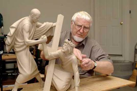 Alan Collins putting a finishing touch on a clay model of "Sacrificial Service," a sculpture for Oakwood University in Huntsville, Alabama. (Gleanernow.com)