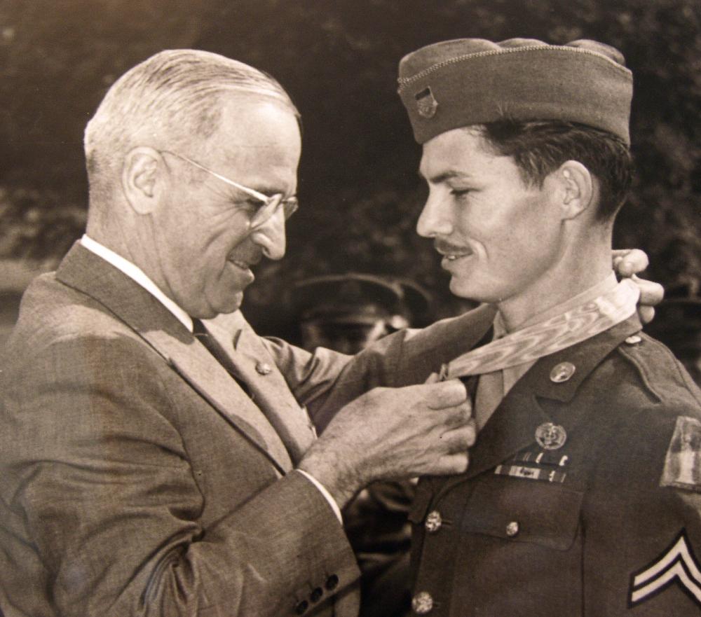 President Harry Truman presenting Desmond Doss with the Medal of Honor on Oct. 12, 1945. (Desmond Doss Council)