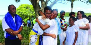 800 Baptized After Evangelistic Meetings in Papua New Guinea