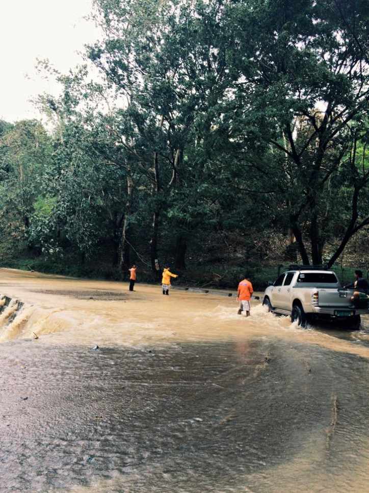 Cars taking turns crossing a flooded part of the main highway in Pantabangan, Nueva Ecija. (ADRA)