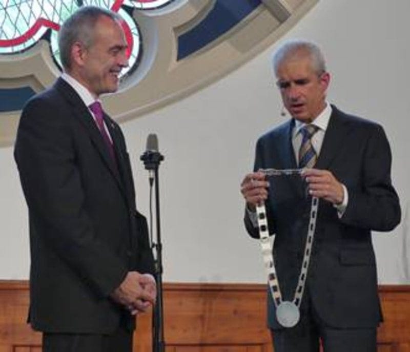 Roland E. Fischer, left, being inaugurated as rector by Mario Brito, president of the church’s Inter-European Division. (EUD)