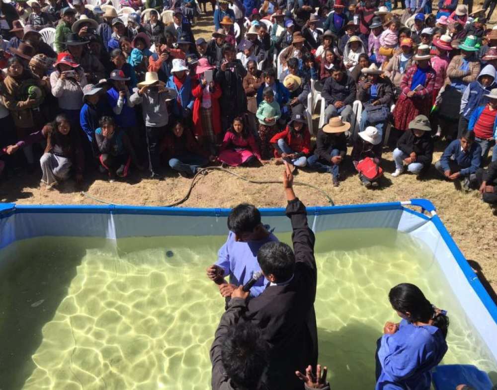People watching a baptismal ceremony at one of the 2,905 sites where evangelistic meetings were held. (SAD)