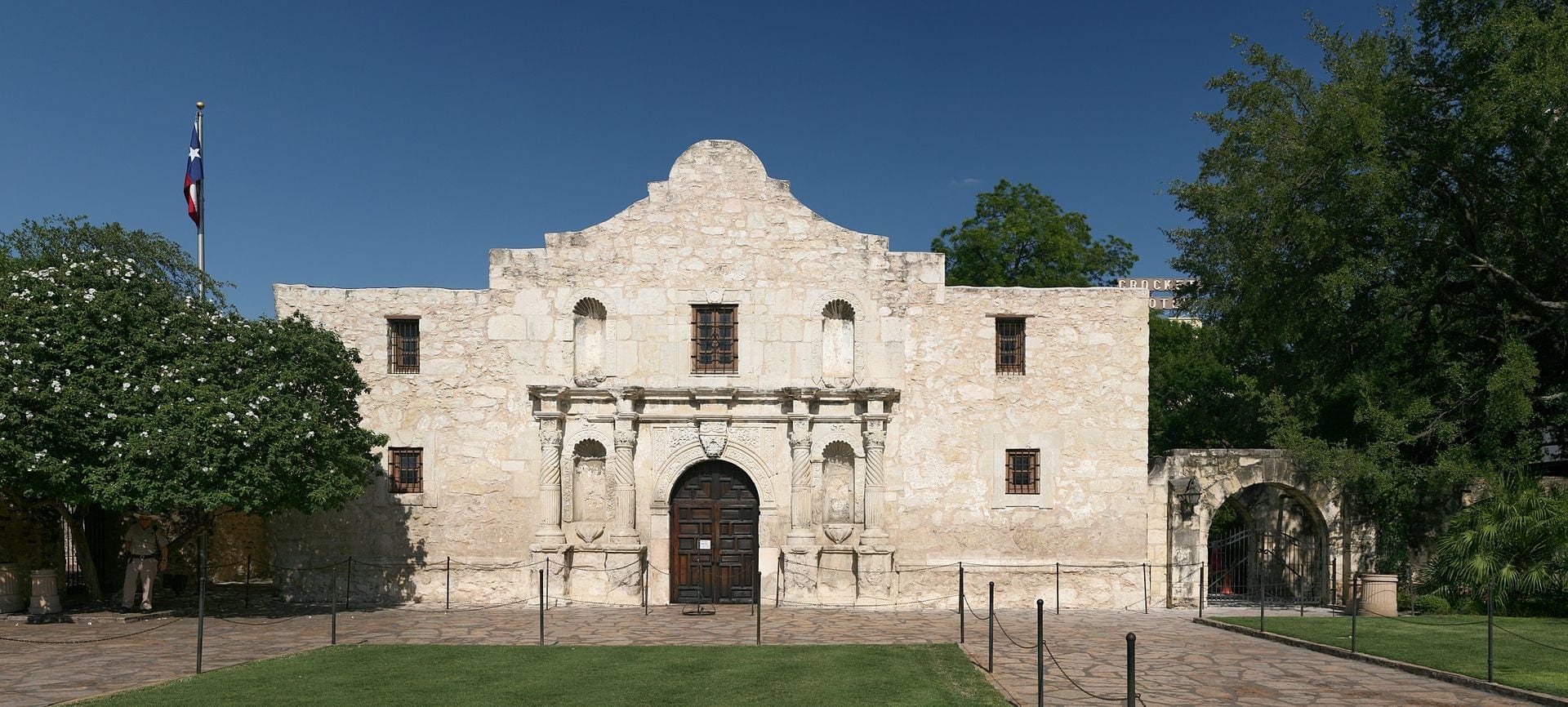 A view of the Alamo. (Daniel Schwen / Wikicommons)