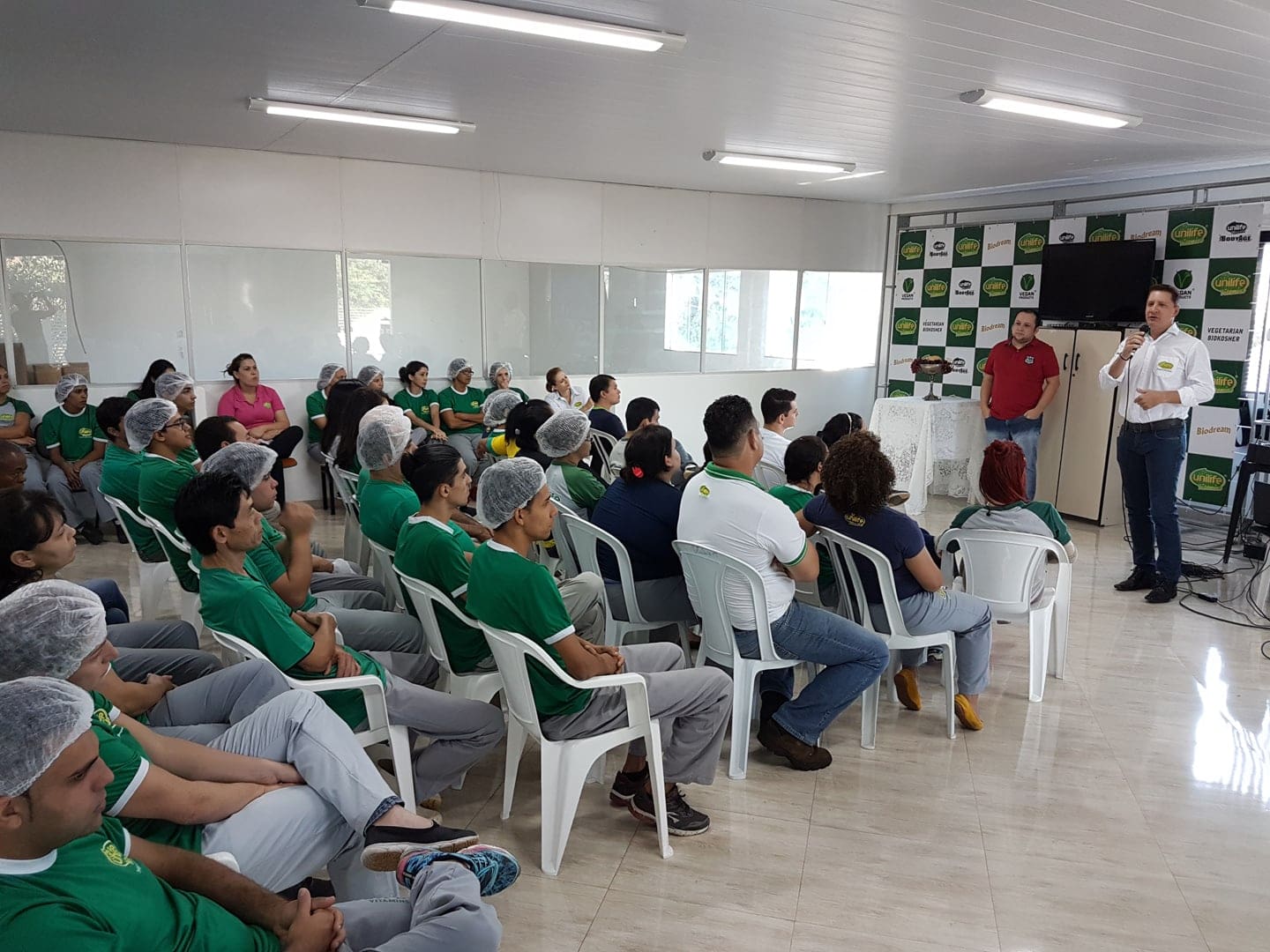 Unilife workers met every day at the factory meeting room during Easter Week to listen to spiritual messages by a local Seventh-day Adventist pastor. [Photo by SAD News Agency]