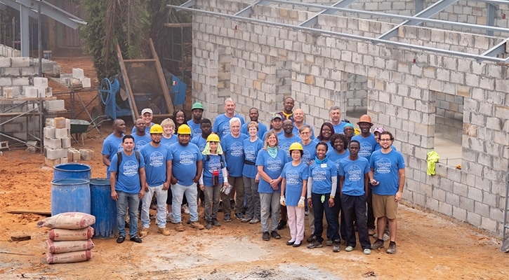Photo of the group that took part in the first Maranatha Volunteers International project in Côte d’Ivoire, in February 2020. The group constructed buildings for the Abbebroukoi Seventh-day Adventist congregation near the city of Abidjan. [Photo: Maranatha Volunteers International]