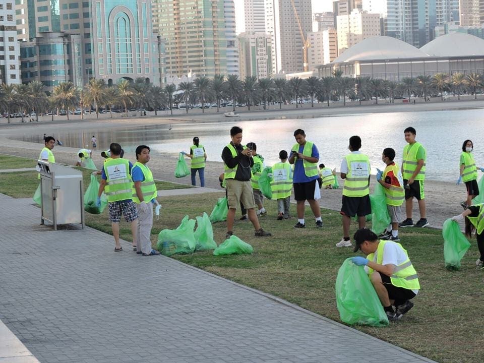 Scene of the beach cleanup in Sharjah, United Arab Emirates. Credit: MENA News
