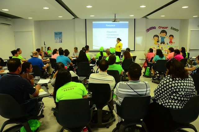 A training session on how to teach parents and children to choose a healthy lifestyle. [Photo: Montemorelos University]