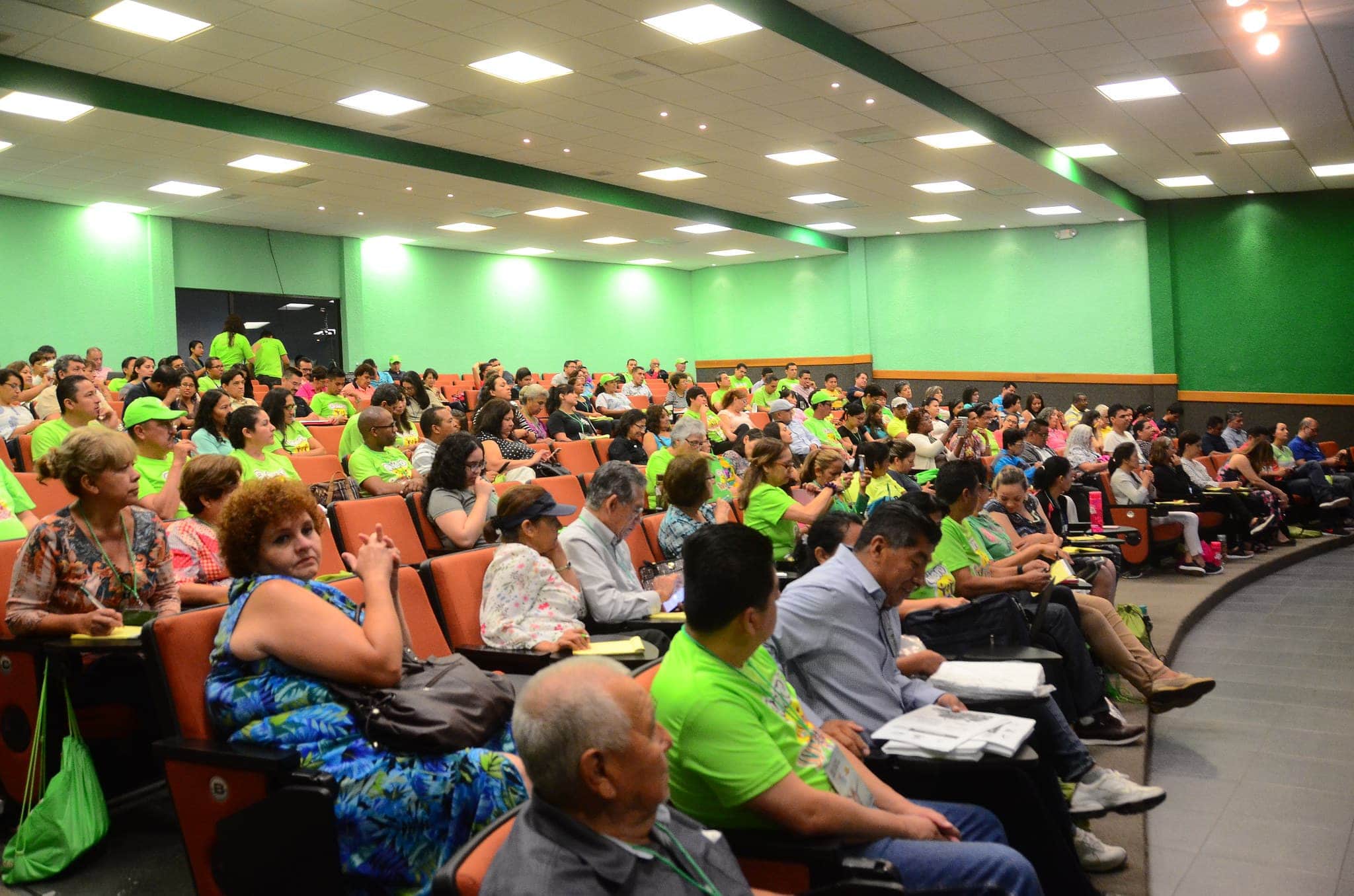 Health enthusiasts and promoters from across the Inter-American Division territory during the annual “I Want to Live Healthy” training session at Montemorelos University, in North Mexico. [Photo: Montemorelos University]