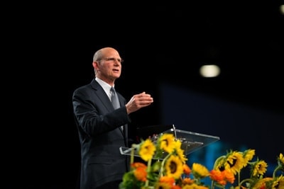 <strong>REACH MILLIONS:</strong> Pastor Ted N.C. Wilson, General Conference president, encouraged GYC participants to maintain and show Adventist standards. "Millions all over the world are aching for something different. They long for genuine, authentic Christianity," he said. [Adam Jackson/GYC]