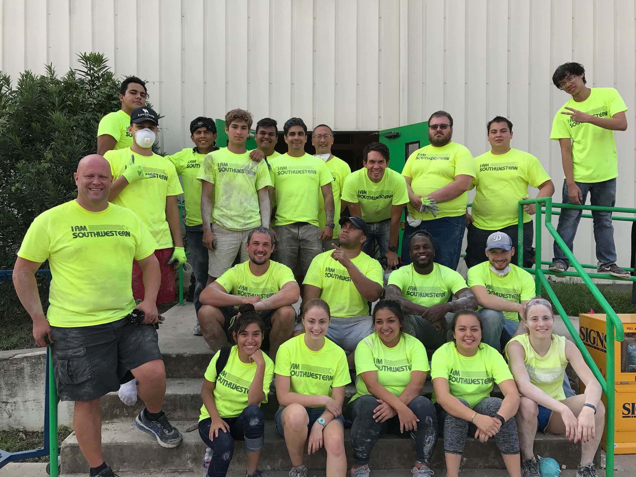Group of students and staff from Southwestern Adventist University who spent Labor Day weekend to support cleaning and restoration efforts in Houston. [Photo: Southwestern Adventist University]