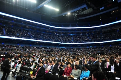 Some 18,000 people gathered at the Arena Ciudad de Mexico to witness and participate in the church’s evangelism impact celebration on Apr. 12, 2014. [Photo: Libna Stevens/IAD] 