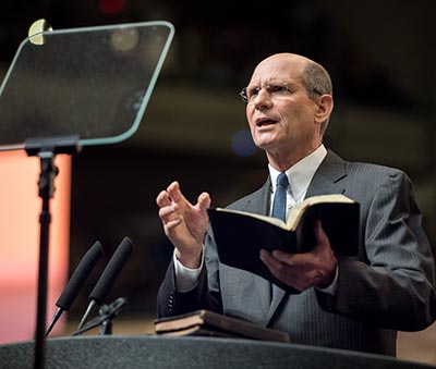 General Conference president Ted N. C. Wilson sharing his Sabbath morning message. Dominik Zeh AR/ANN