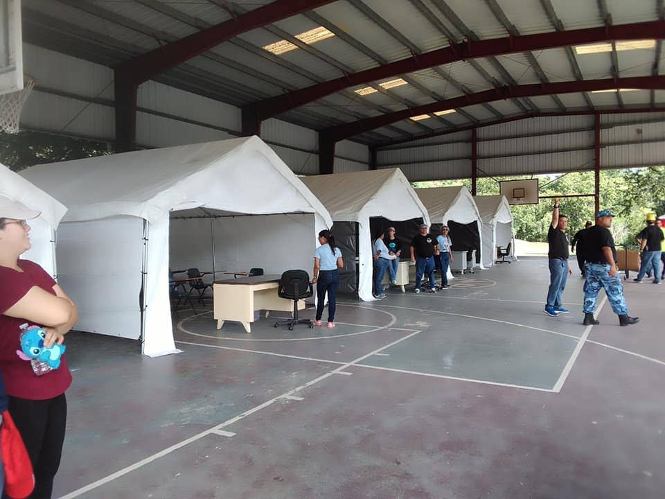 Teachers and church members help set up temporary classrooms in January 2020 on the campus of Southwestern Adventist Academy in Sabana Grande, in order to resume classes. The academy is located near the epicenter of the continuing earthquakes and aftershocks that began on December 28, 2019. [Photo: Puerto Rican Union]