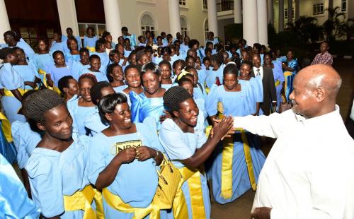 A group of about 100 Adventist women met with Ugandan President Yoweri Museveni at his residence on March 30. The president commended the social and educational work of the Adventist Church, and pledged his support to the women's social impact activities. [Photo: Office of the President Media Center]