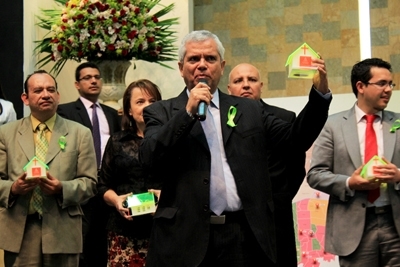 Abraham Acosta, president of Colombian Adventist University (UNAC), holds an acrylic church in his hands, representing the school’s dream of planting new churches in various neighborhoods of the city of Medellin that so far have no Seventh-day Adventist presence. 