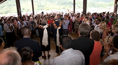 A crowd gathers around General Conference president Dr Ted Wilson and Fiji Education minister Filipe Bole.