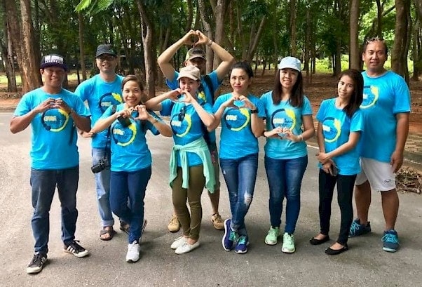Adventist volunteers celebrate their cleaning activities during the 2017 World Environment Day in Nakhon Ratchasima Zoo, Thailand. [Photo: Arjelo Onde, Southern Asia Division News]