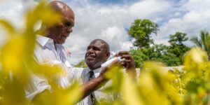 In Vanuatu, 17 Inmates Show Commitment to Jesus Through Baptism