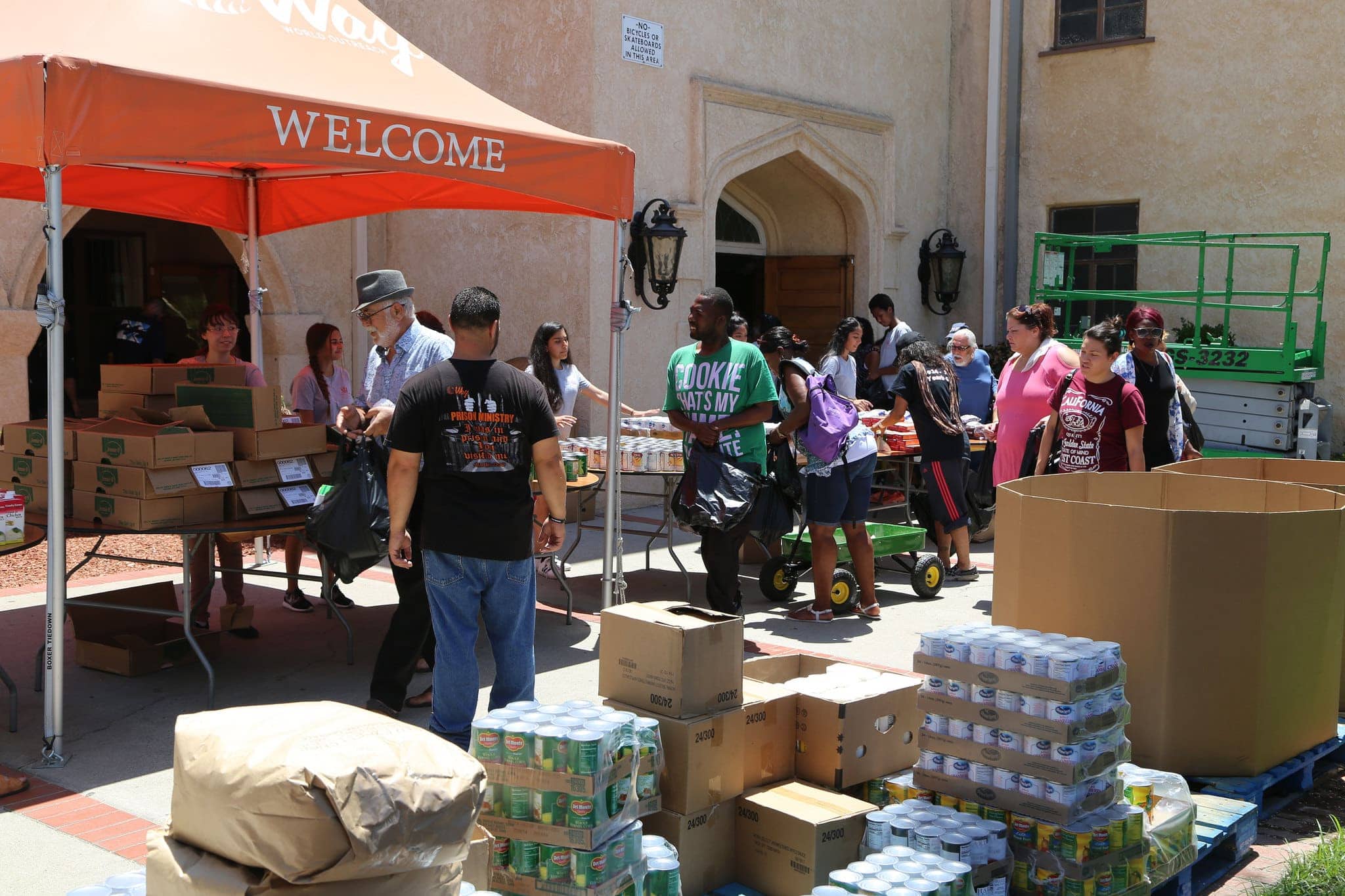 Summer Gateway program high-school students help distribute foodstuffs at the Community Action Partnership of San Bernardino County headquarters, in San Bernardino, California, United States. [Photo: Loma Linda University Health]