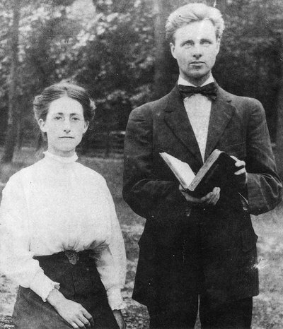 Newly ordained pastor Gentry G. Lowry and his wife, Bertha, attending a camp meeting in Tennessee in 1909, the year they left for India.