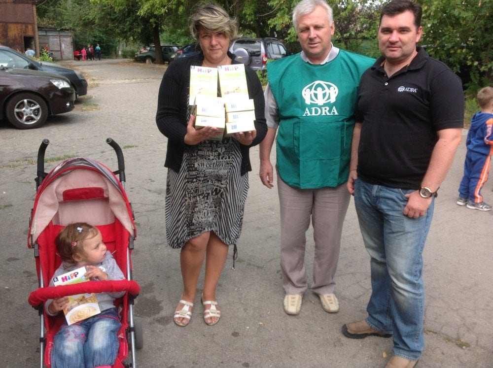 A Ukrainian refugee receiving baby food from ADRA in Russia's Rostov region. Photo: Euro-Asia Division