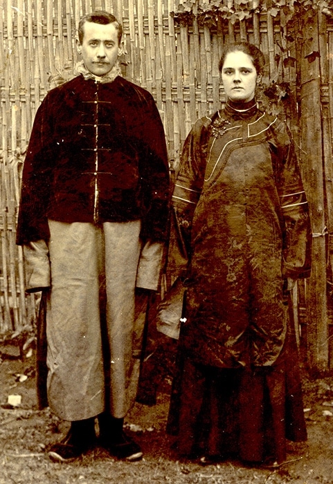 Arthur and Eva Allum wearing China costume, c. 1906. [Courtesy of Julie and Barry Oliver]
