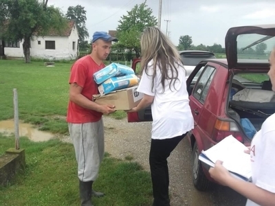 A Serbian man receiving assistance from ADRA volunteers. Photo credit: ADRA-Serbia