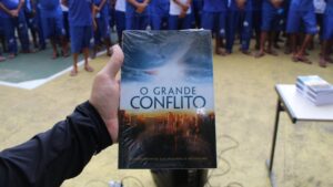 Adventist Volunteers in Brazil Encourage Inmates to Read