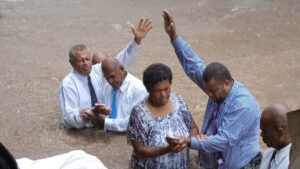 <strong>Cyclone Doesn’t Stop Baptismal Ceremony in Fiji</strong>