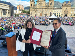 <strong>Colombia Senator Awards Special Recognition to the Adventist Church</strong>