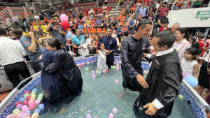 Hundreds Are Baptized Throughout Colombia in Ongoing Evangelistic Efforts