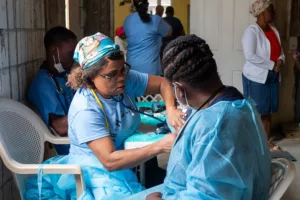 US Traveling Clinic Offers Free Services to Haitians in The Bahamas