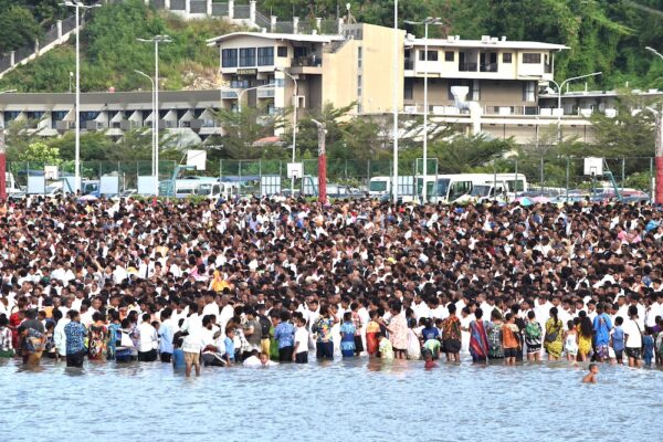 Baptism at Popular Beach Sees 5,000 People Accept Jesus in Port Moresby