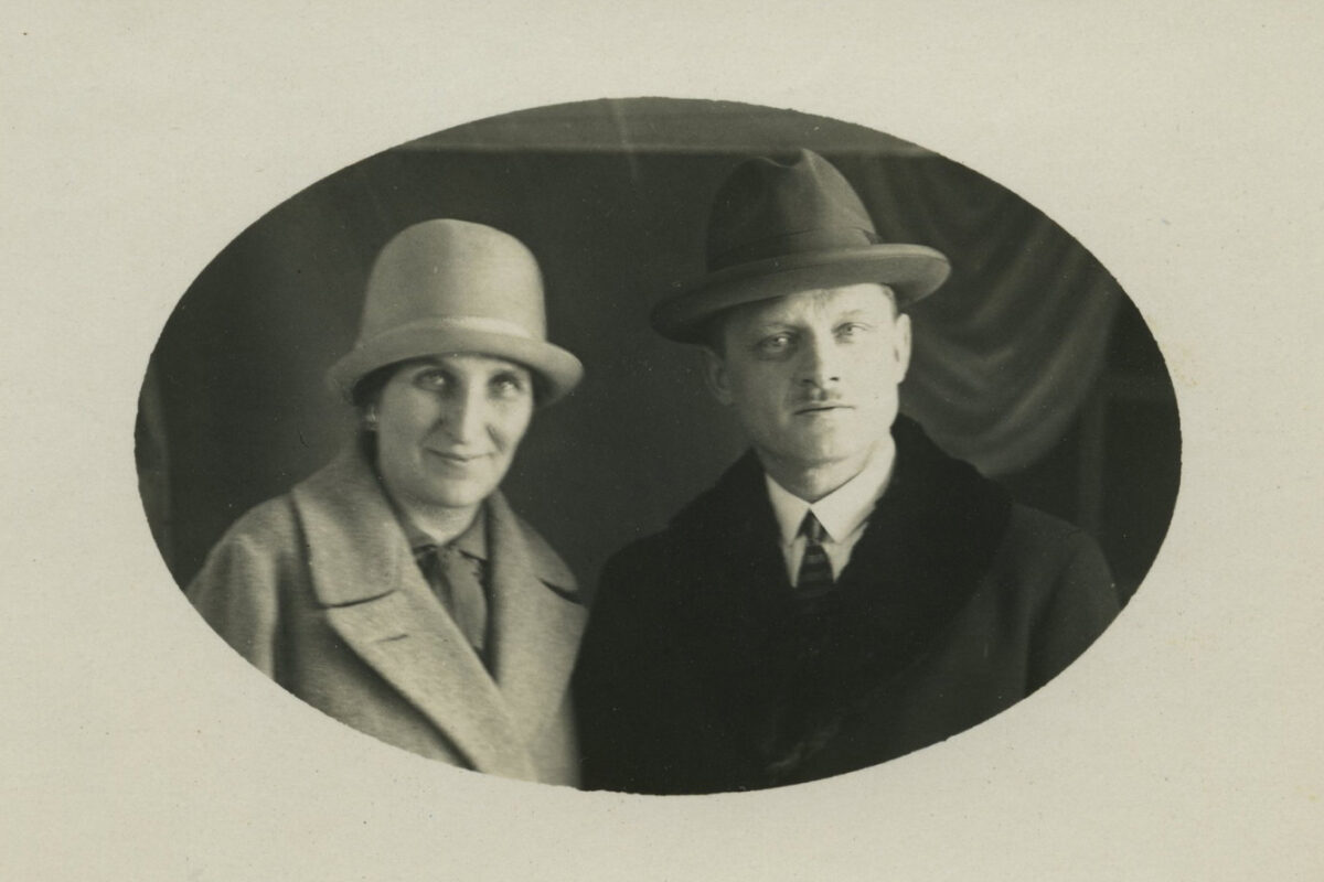 An old, black and white vignette photo of Frieda and Walter Ising